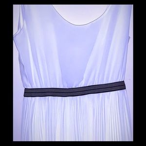 NWOT GUESS WHITE MAXI DRESS